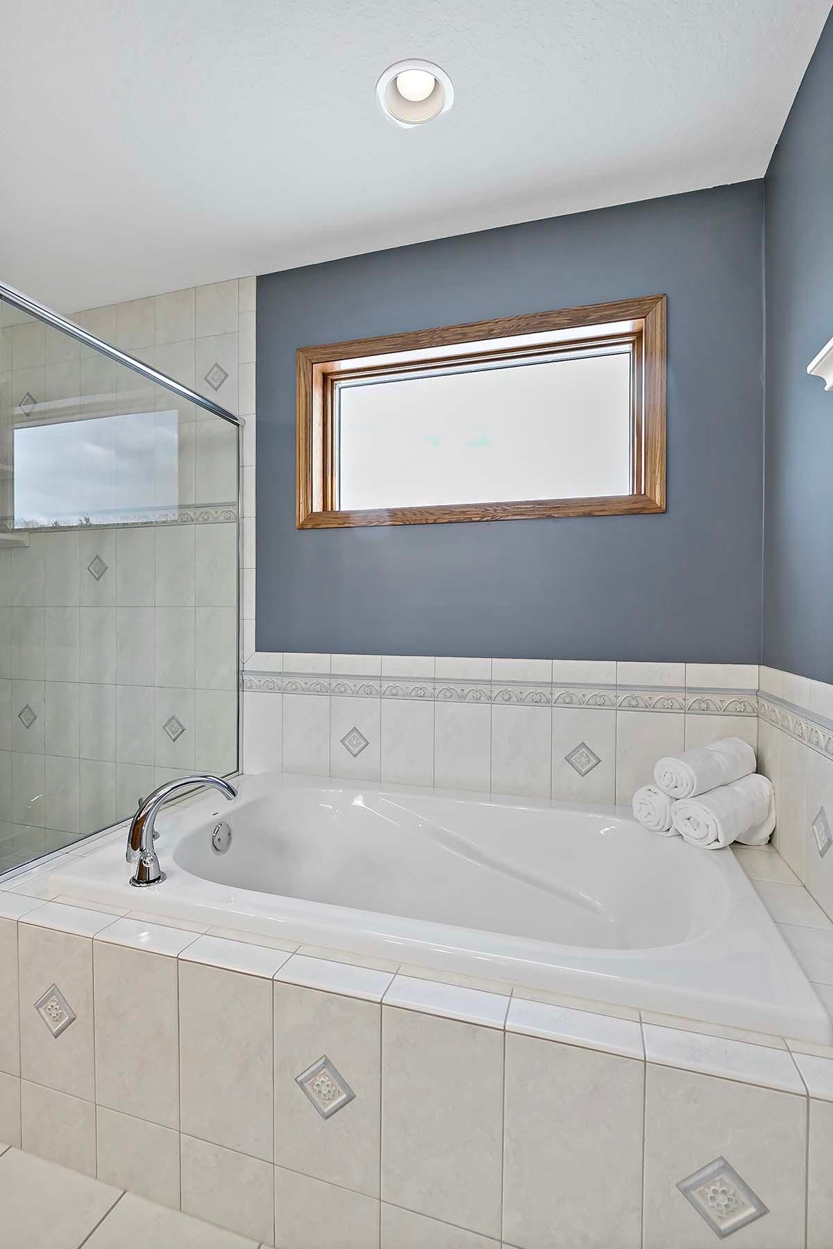 Primary separate Tub & Shower