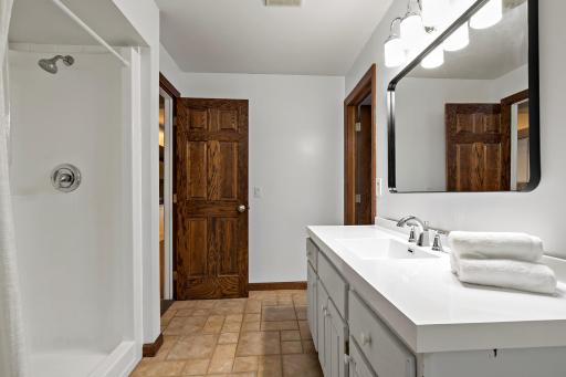 606 Oakwood Court, Hudson, WI 54016
