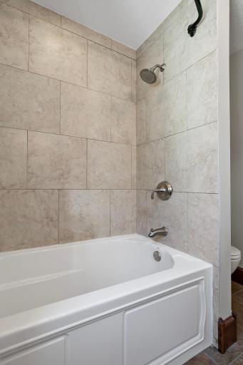 606 Oakwood Court, Hudson, WI 54016