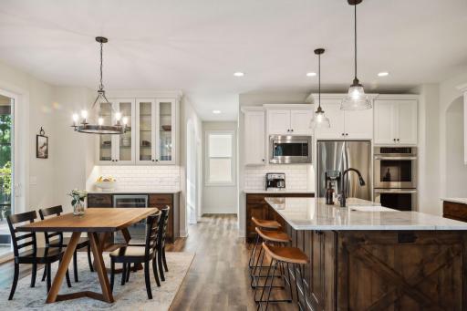 10 Sherwood Trail, North Oaks, MN 55126