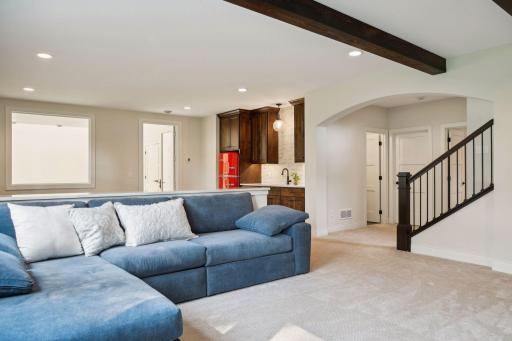 10 Sherwood Trail, North Oaks, MN 55126