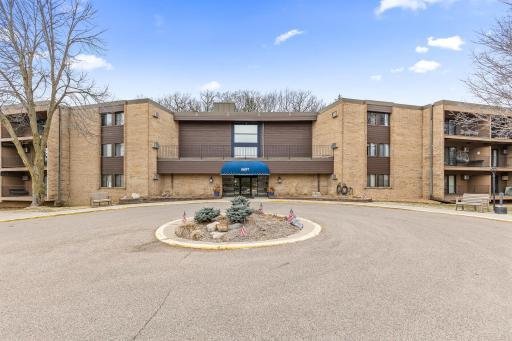 5697 Green Circle Drive, 213, Hopkins, MN 55343