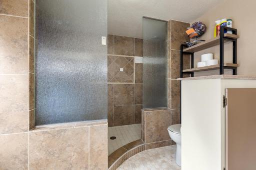 Dual shower heads (left side and right side)