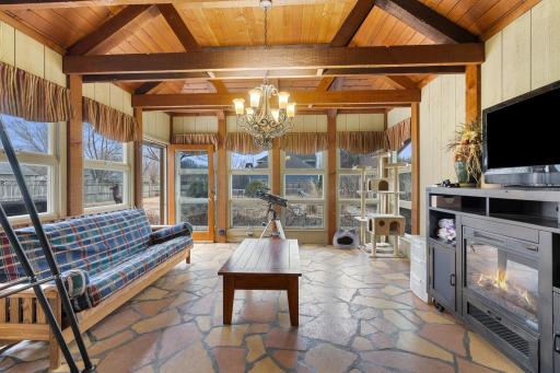 Dreamy 4 season sun room overlooking fenced yard...