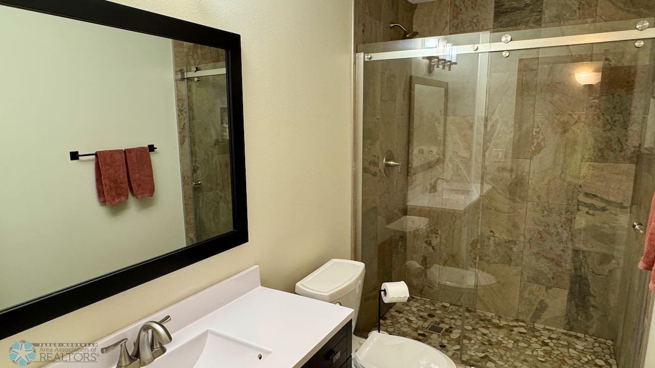 (25) Upper Level Bath.jpeg