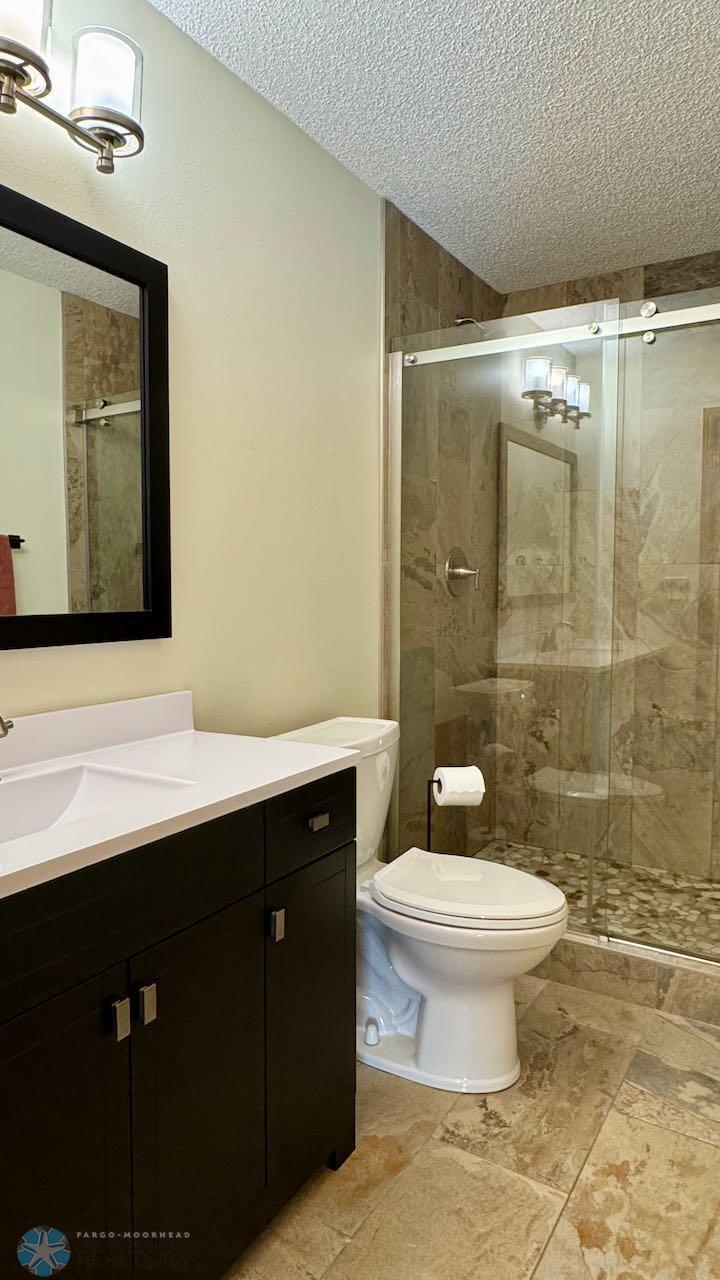 (26) Upper Level Bath.jpeg