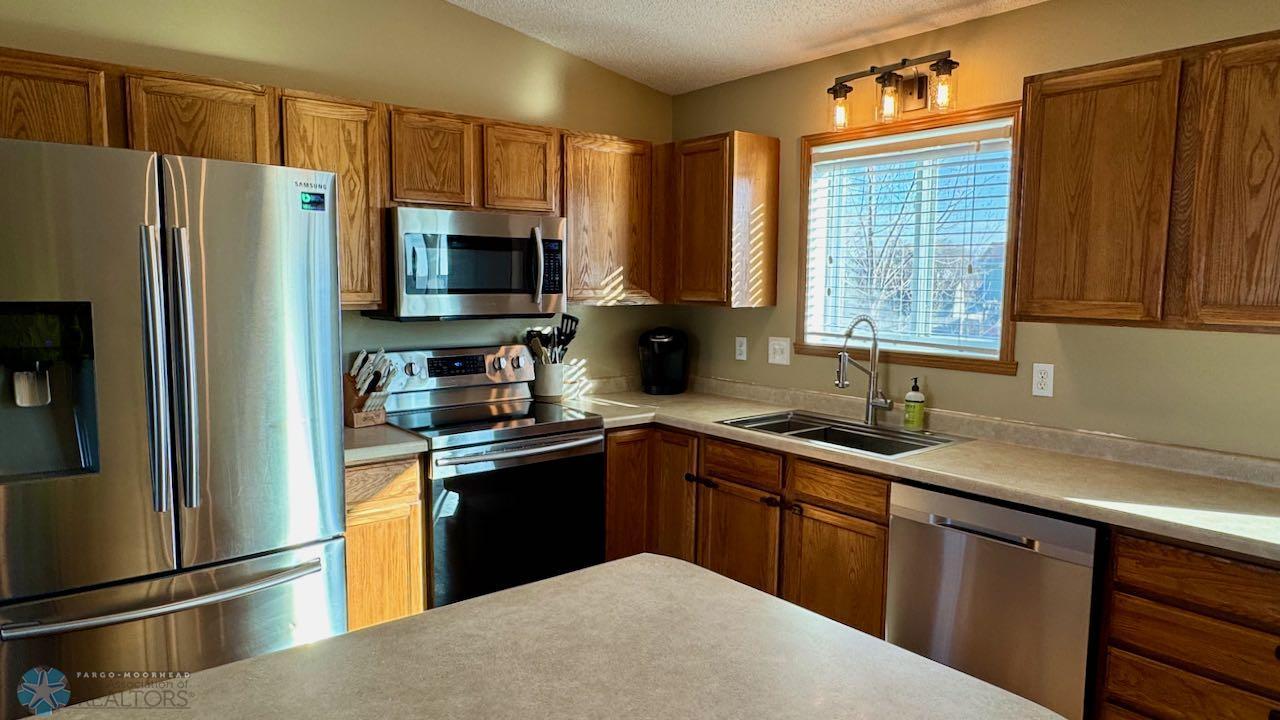 (15) Kitchen.jpeg