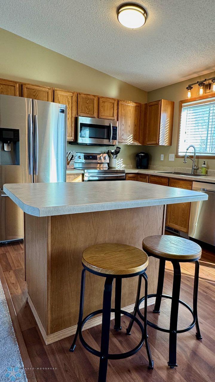 (19) Kitchen Island.jpeg