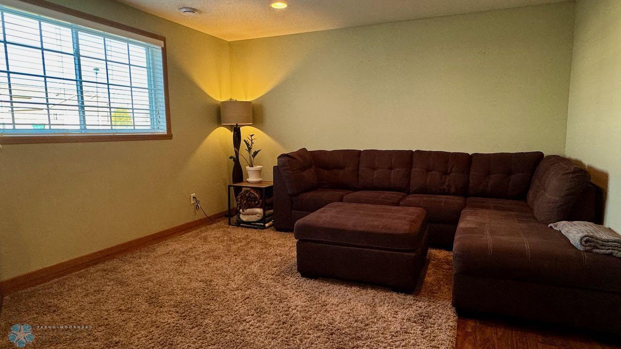 (31) Family Room.jpeg