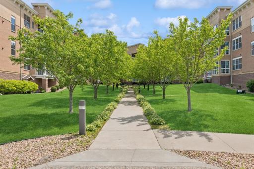 Neatly groomed & well maintained courtyard for you to enjoy!