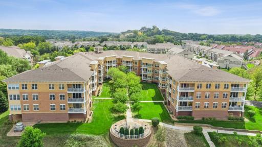 Welcome to a carefree 62+ lifestyle! Attractive home & community both on the inside and out!