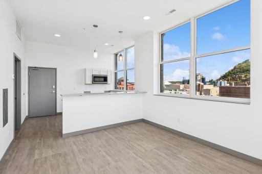 Kitchen/Living Room W/Amazing City & Bluff Views