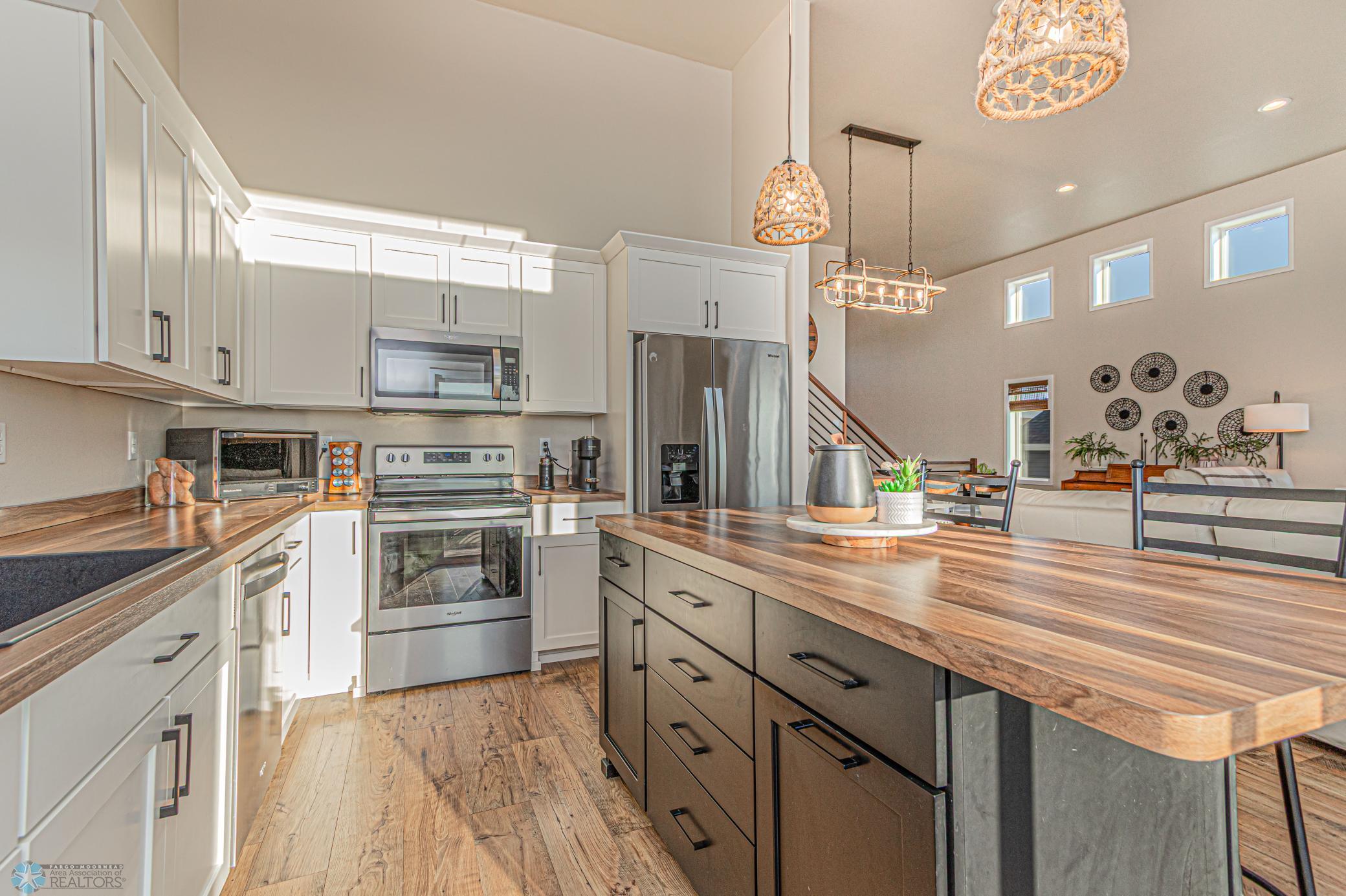 5837 Deb Dr W, West Fargo, ND-19.jpg