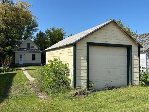 410 KKnight Ave N Garage.jpeg