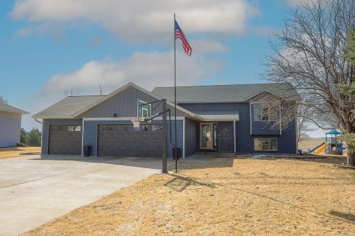 135 Charlotte Drive, Lake Crystal, MN 56055