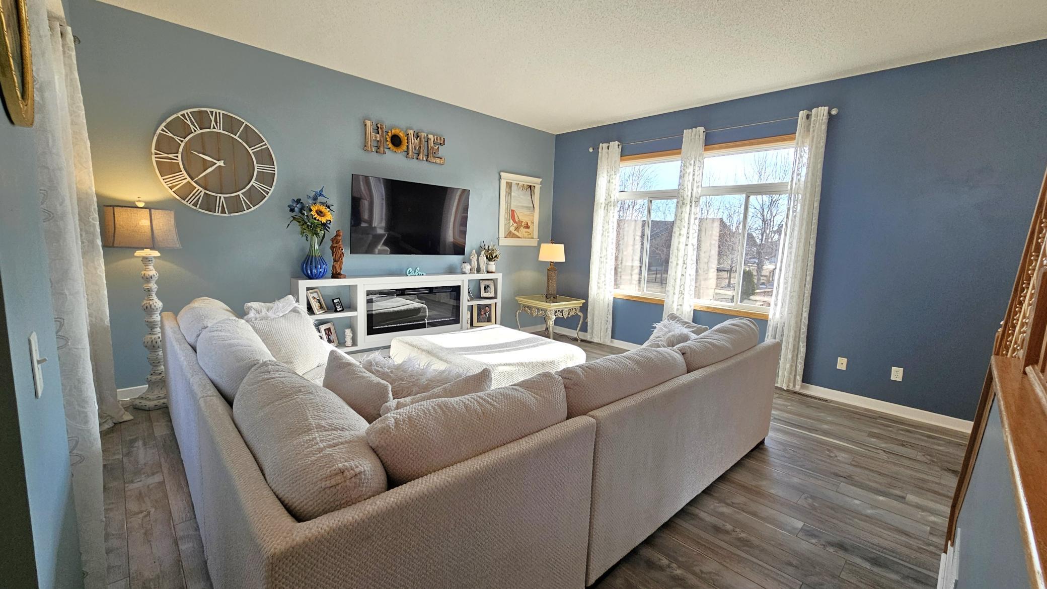 Large windows provide ample daylight!