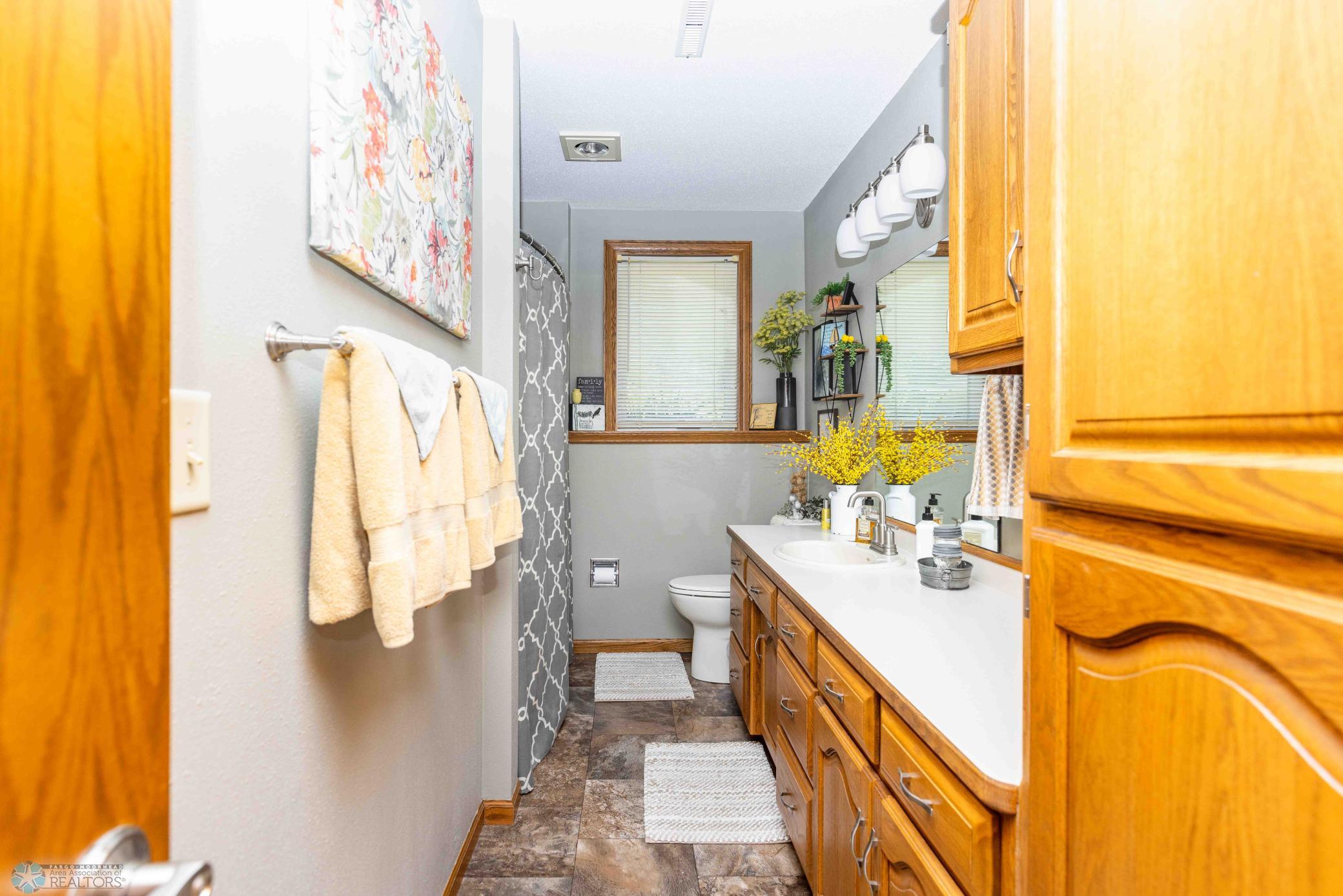 Upper level full bathroom