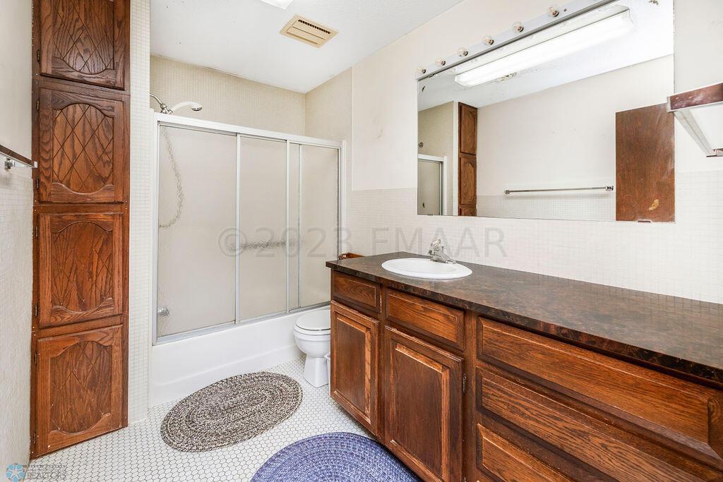 Master Full Bathroom