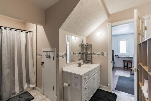 4845_Royal_River_Road_Braham_MN_55006-2763-Bathroom-020.jpg