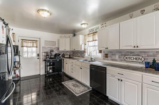 4845_Royal_River_Road_Braham_MN_55006-2763-Kitchen-018.jpg