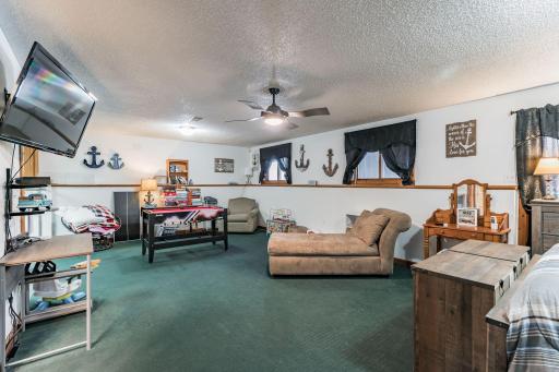 4845_Royal_River_Road_Braham_MN_55006-2763-Living_room-025.jpg
