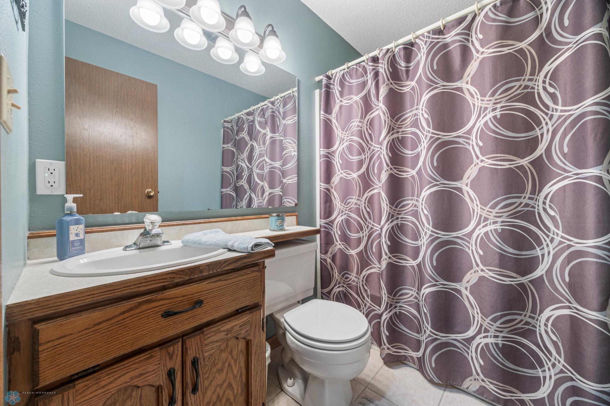 2nd Bathroom