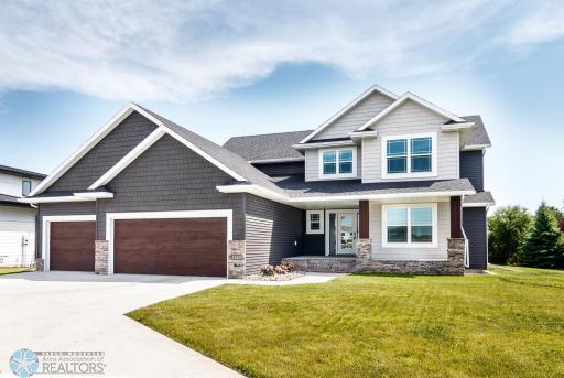 3521 GRANDWOOD Drive N, Fargo, ND 58102