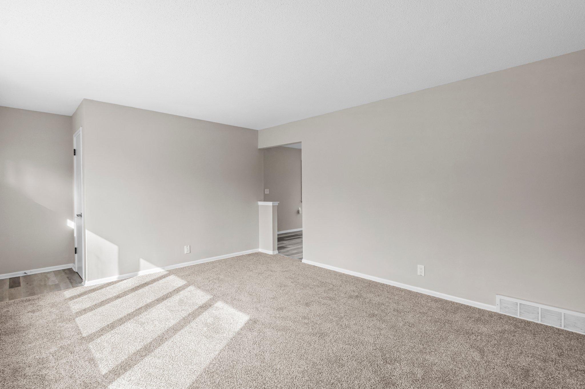 20-web-or-mls-255 County Rd C2 W-31.jpg