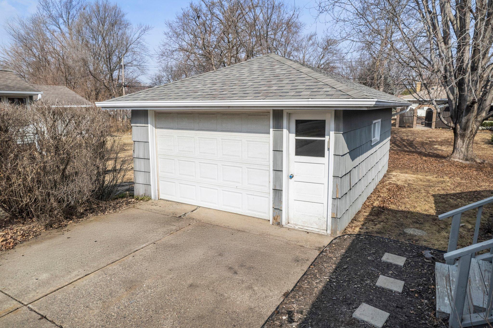 11-web-or-mls-255 County Rd C2 W-118.jpg