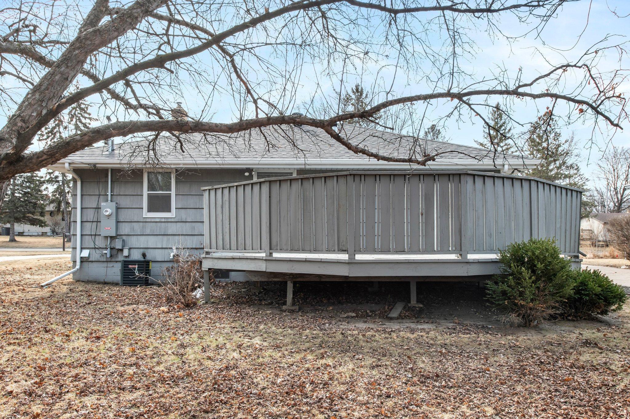 37-web-or-mls-255 County Rd C2 W-100.jpg