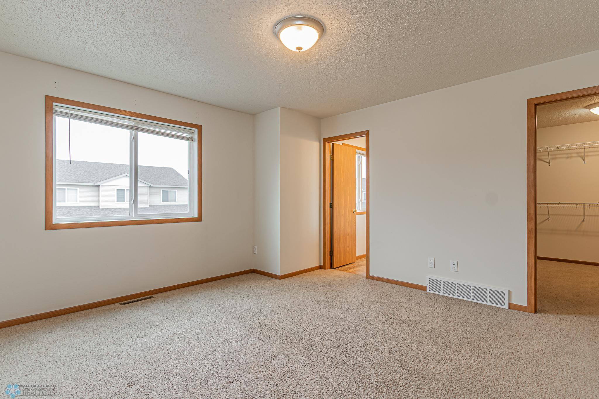 4247 Estate Drive. S, Fargo-17.jpg