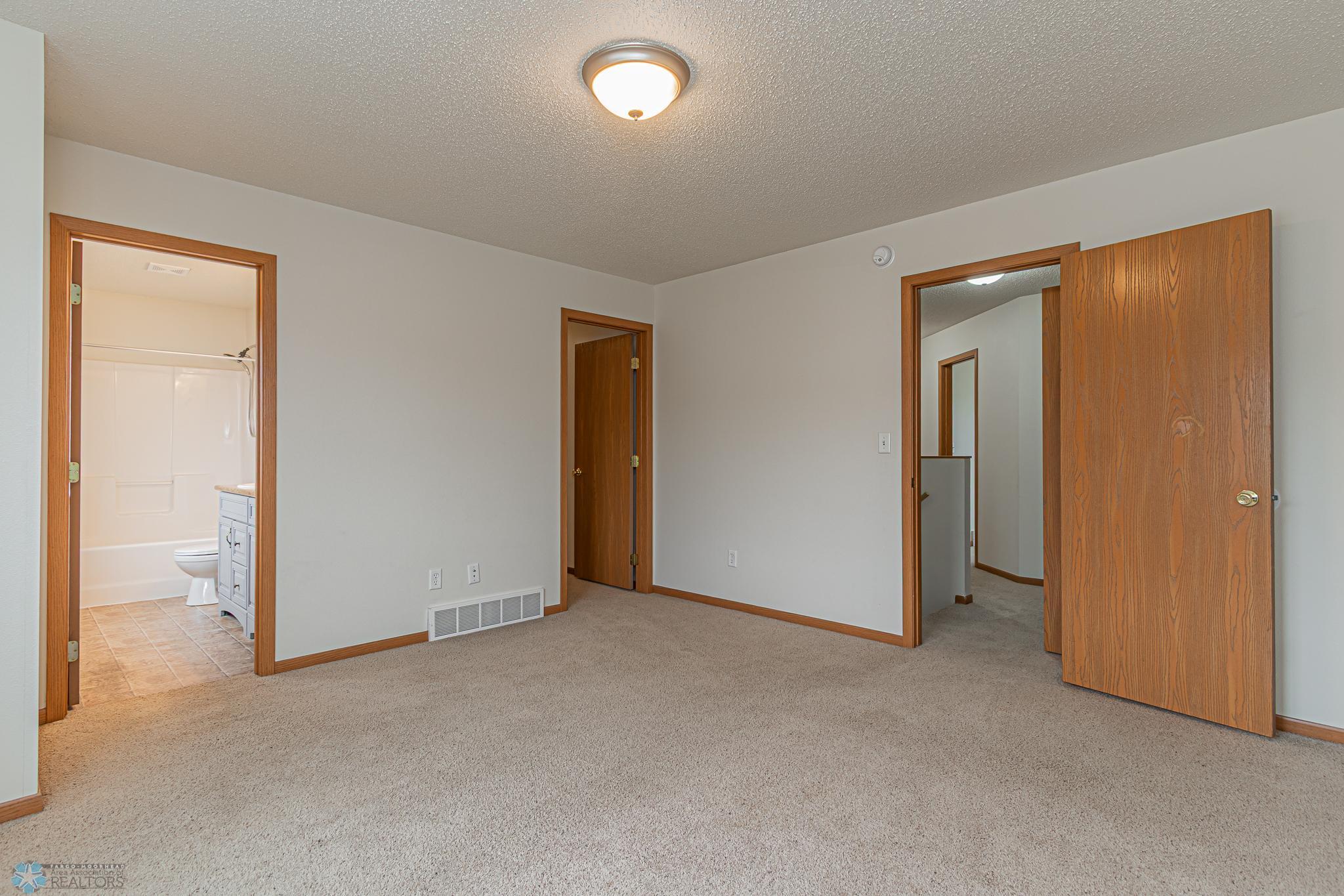 4247 Estate Drive. S, Fargo-18.jpg