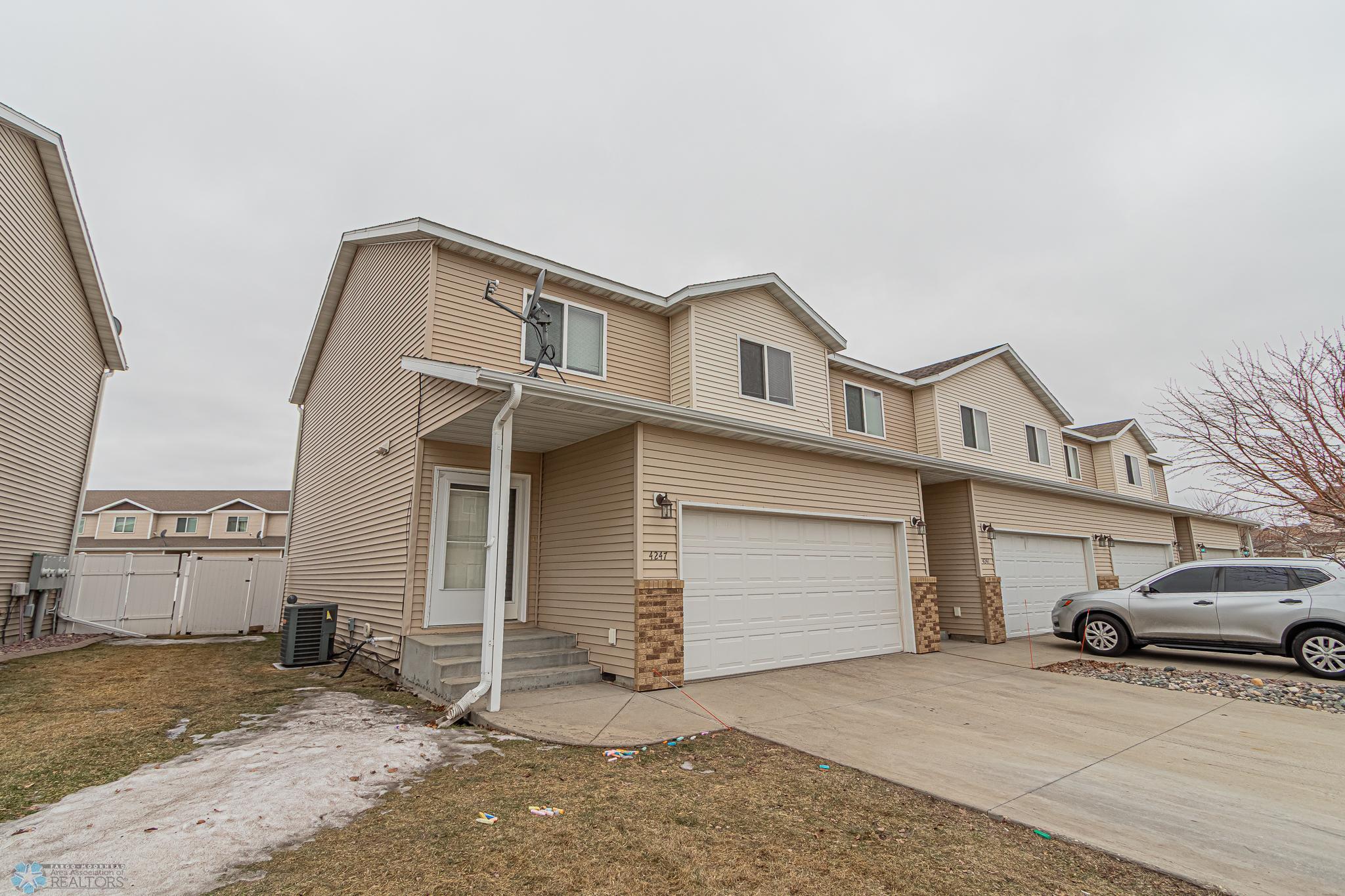 4247 Estate Drive. S, Fargo-02.jpg