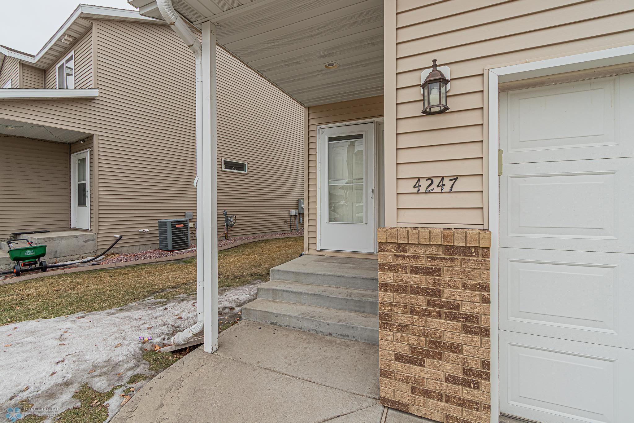 4247 Estate Drive. S, Fargo-03.jpg