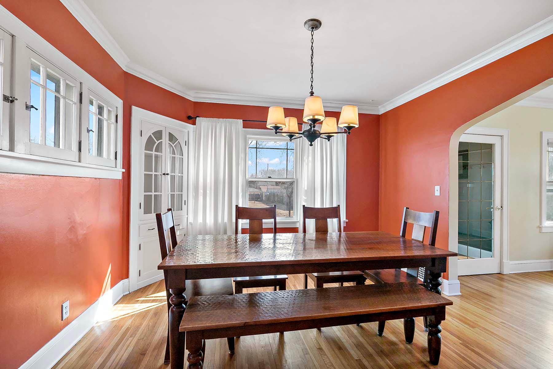 The classic painted trim offers elegance, brightens spaces and complements a wide range of styles, from traditional to contemporary.