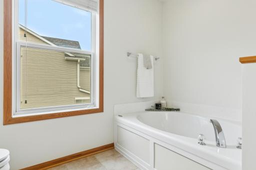 739 Lake Ridge Drive, Saint Paul, MN 55129