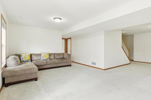 739 Lake Ridge Drive, Saint Paul, MN 55129
