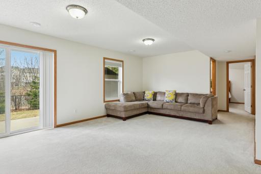 739 Lake Ridge Drive, Saint Paul, MN 55129
