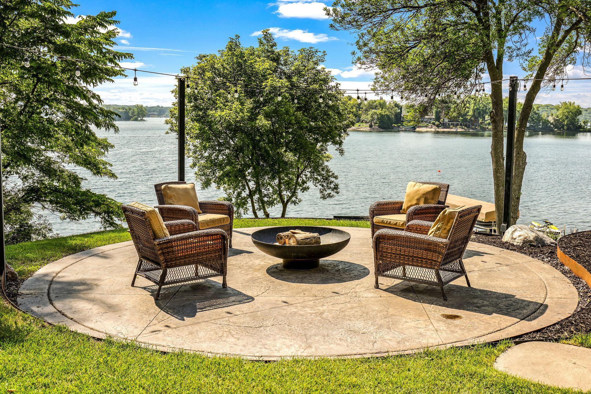 This is a great spot to unwind at the end of a day and take in all the beautiful lake views.
