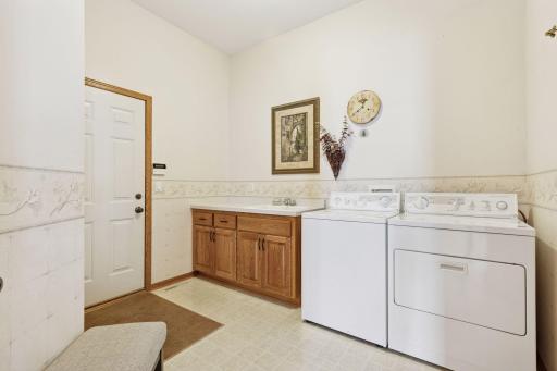 Main level laundry/mudroom