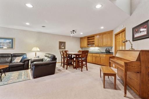 Additional space for dining/entertaining