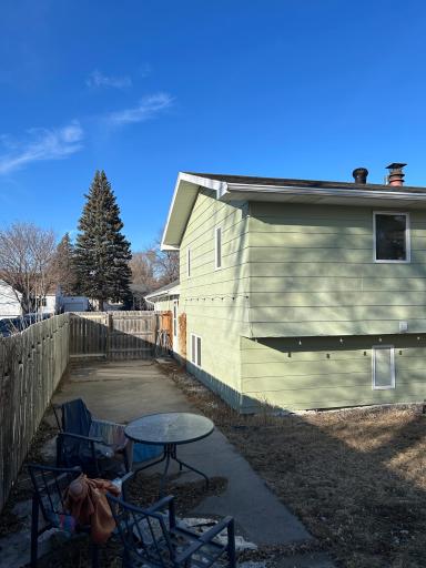815 10th Avenue N, Moorhead, MN 56560