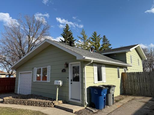815 10th Avenue N, Moorhead, MN 56560