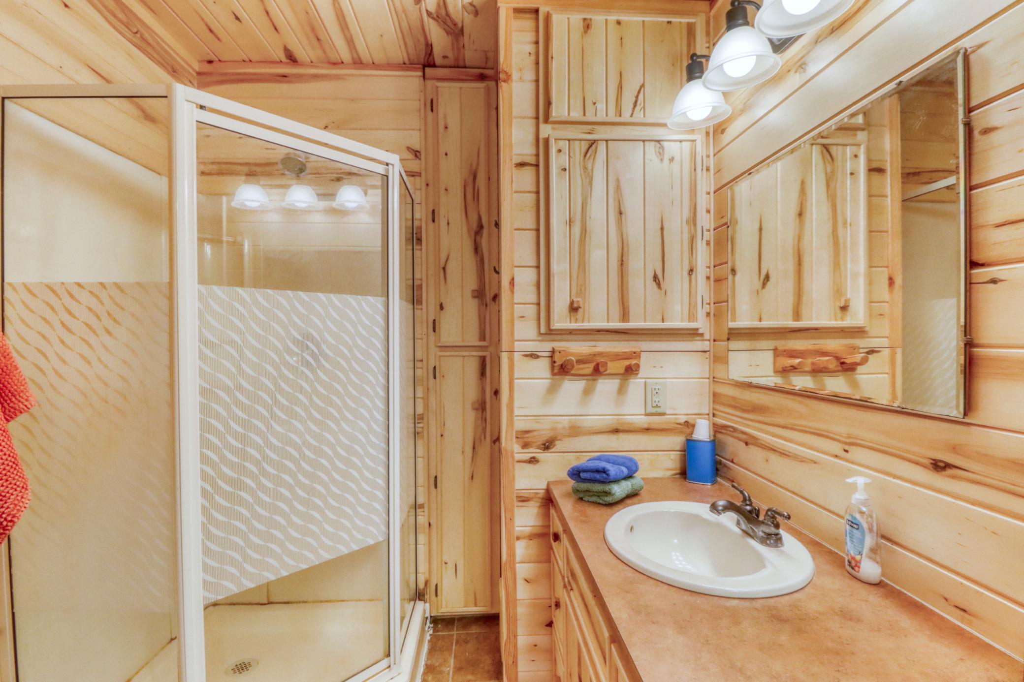Bathroom1_0.JPG