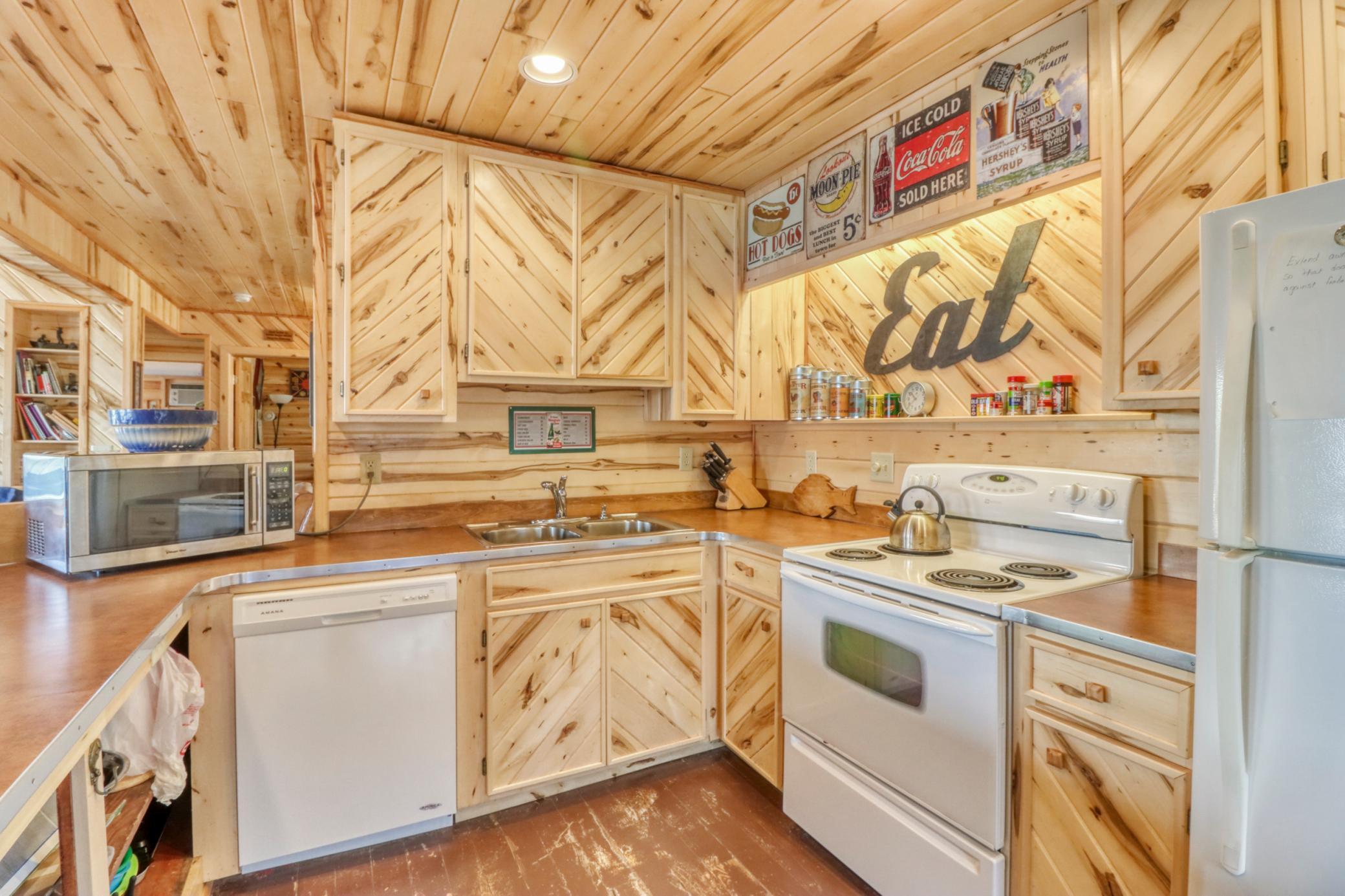 Kitchen1_5.JPG