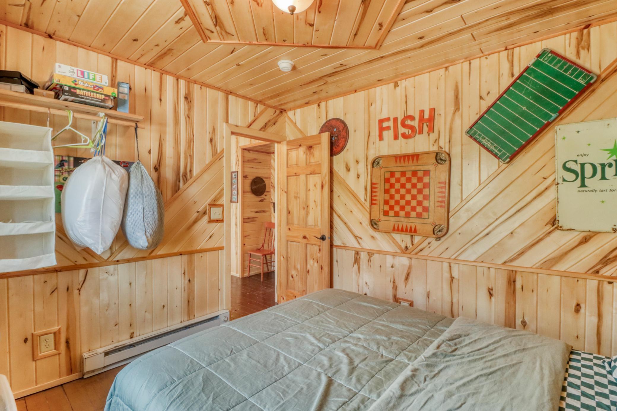 Bedroom3_2.JPG