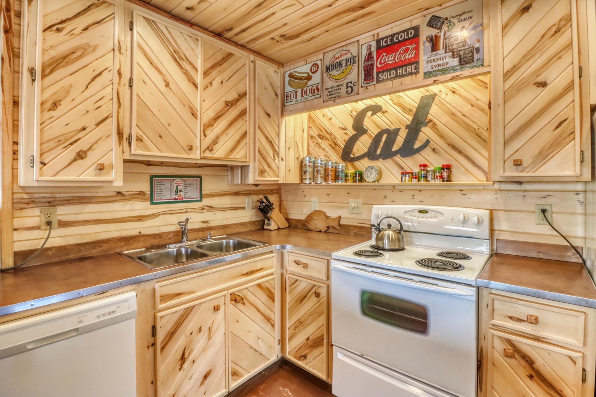 Kitchen1_4.JPG