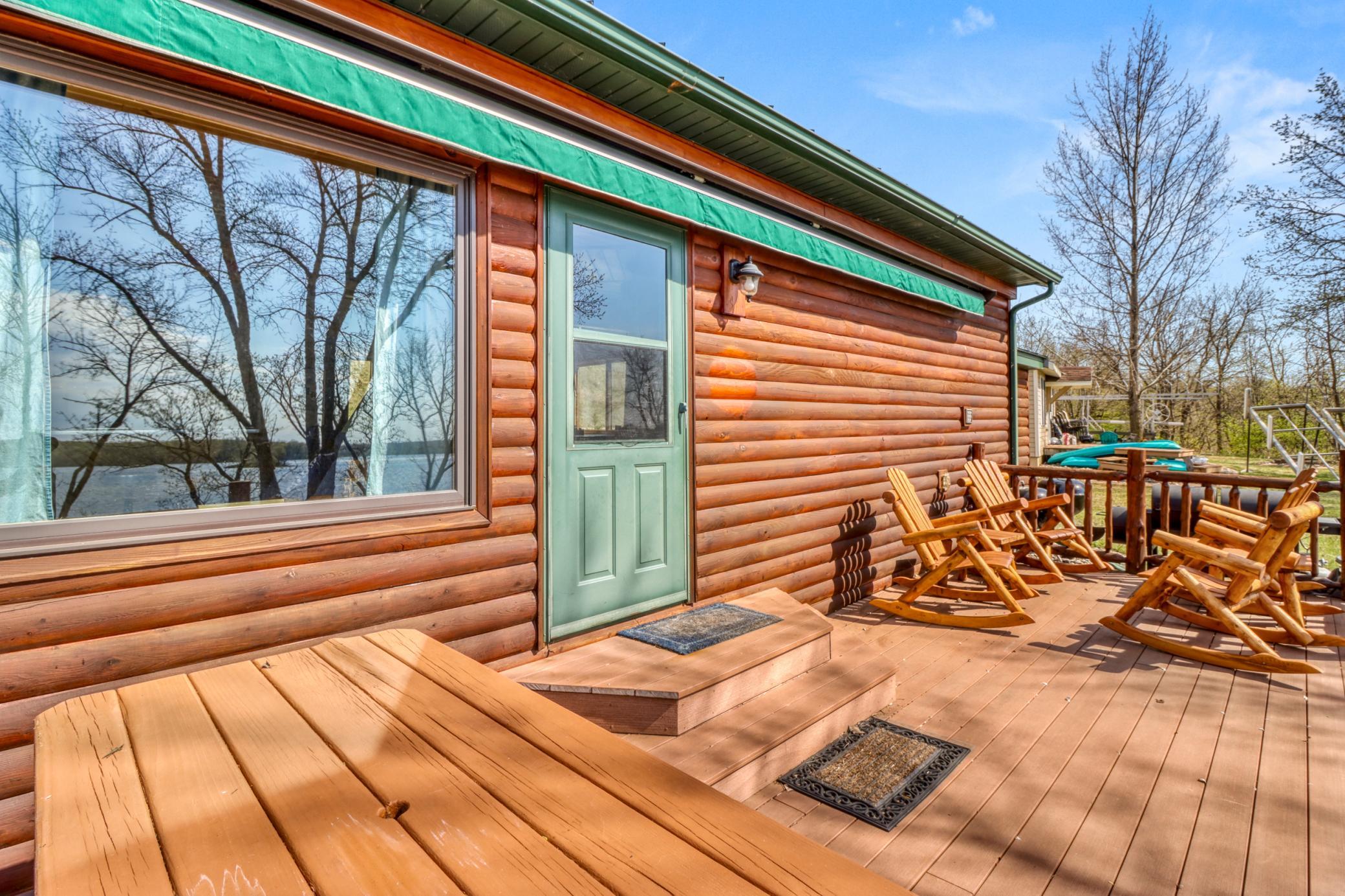 Exterior_deck1_3.JPG