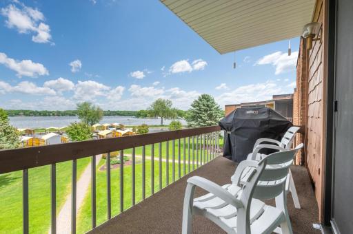 Entertain guests in the living room and on the deck with outstanding lake views. Your 27x13 covered slip can hold up to a 31 foot boat!