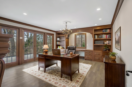 10 Saint Albans Road E, Hopkins, MN 55305